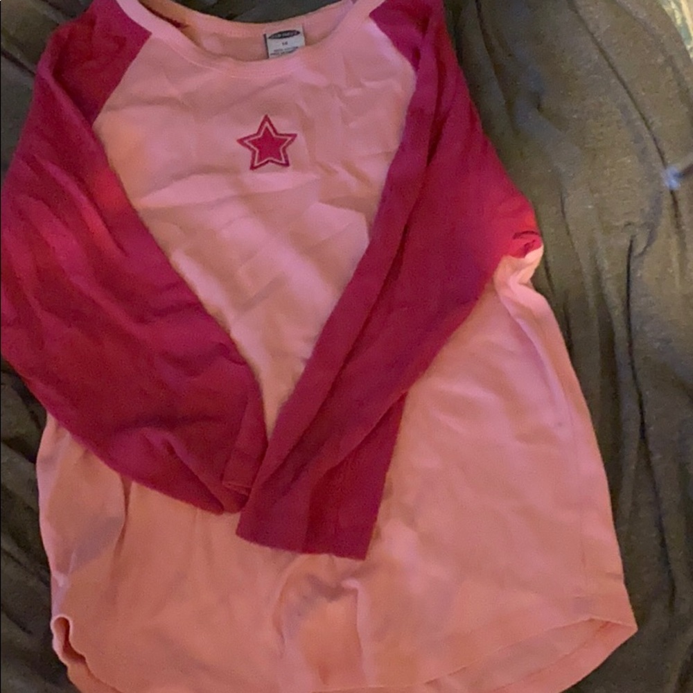 Mid-sleeve old navy pink star t-shirt